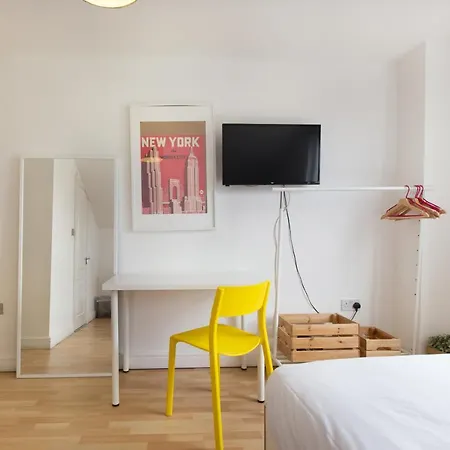 Tooting Broadway Studios & Rooms By Primecityhosts-3